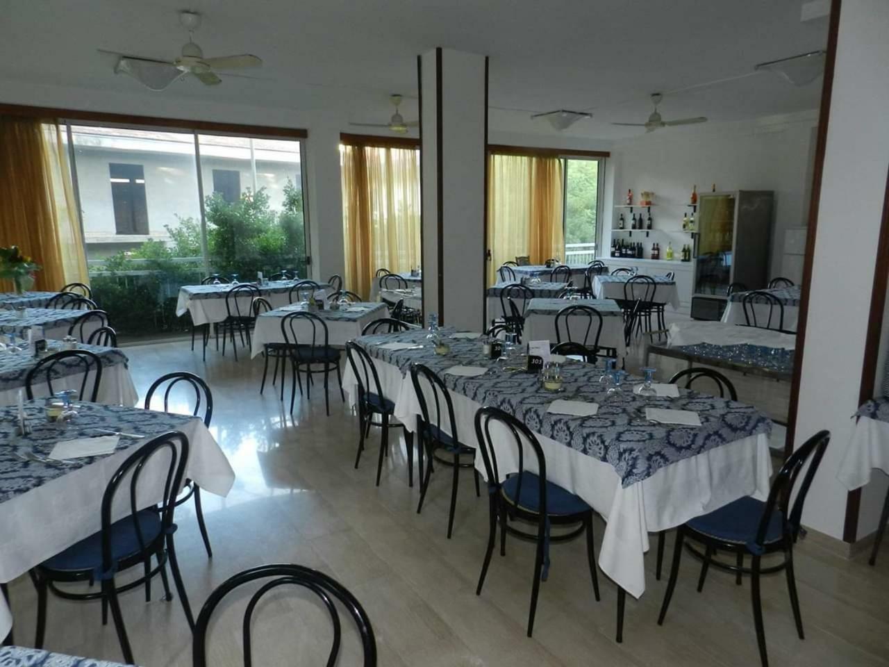 Hotel Ville De Paris Riccione Ngoại thất bức ảnh