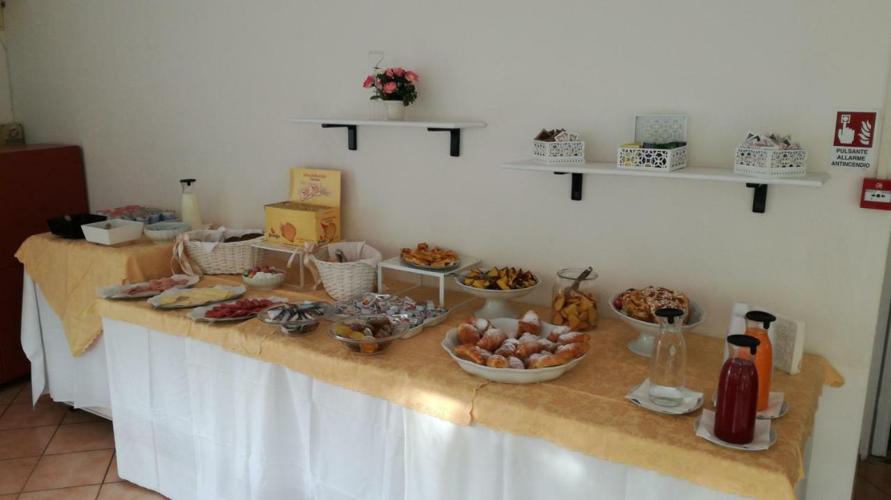 Hotel Ville De Paris Riccione Ngoại thất bức ảnh