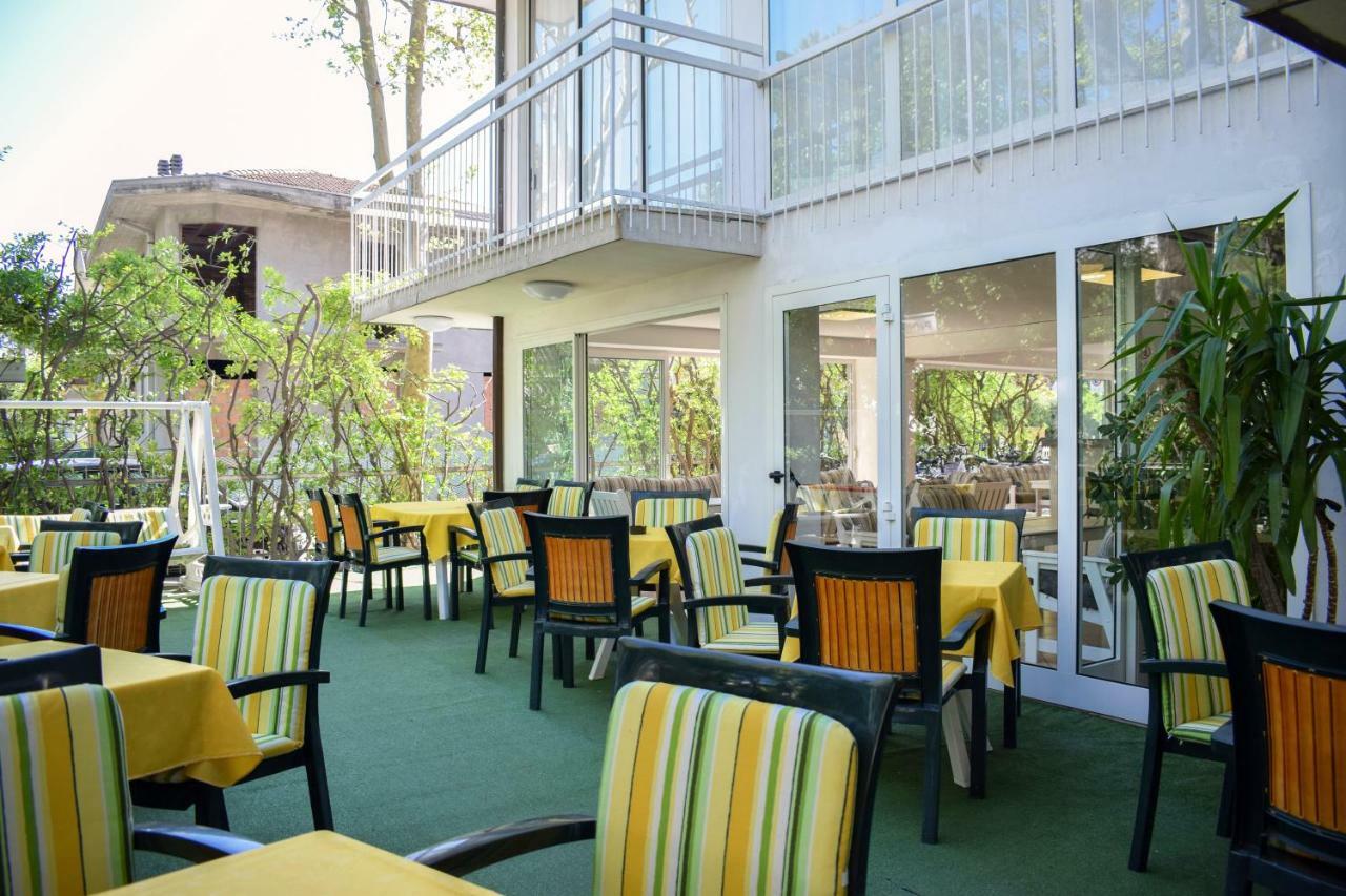 Hotel Ville De Paris Riccione Ngoại thất bức ảnh