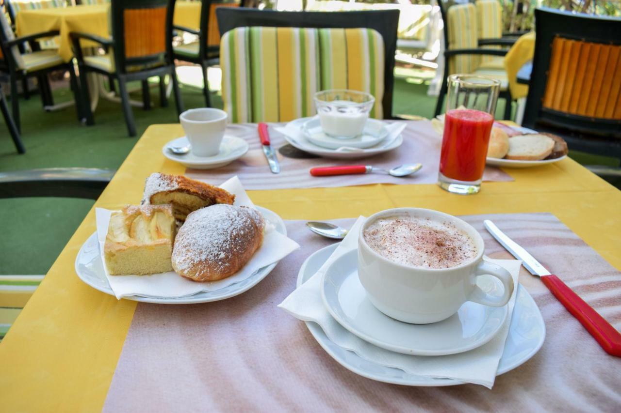 Hotel Ville De Paris Riccione Ngoại thất bức ảnh