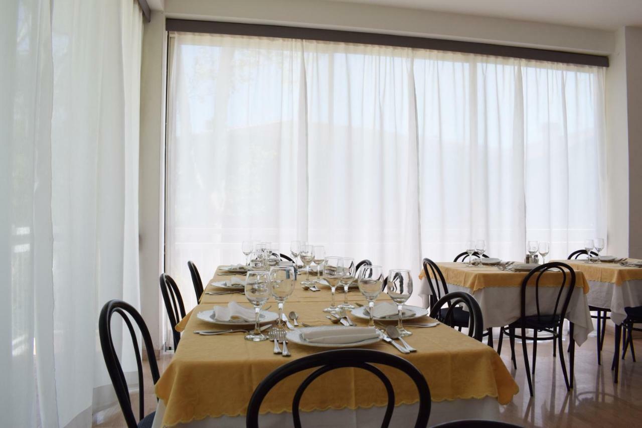 Hotel Ville De Paris Riccione Ngoại thất bức ảnh